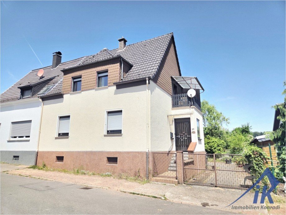 Seitenansicht Doppelhaush�lfte Homburg
