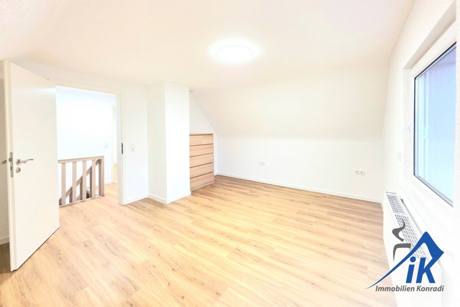 Schlafzimmer DG Doppelhaush�lfte Rodenbach