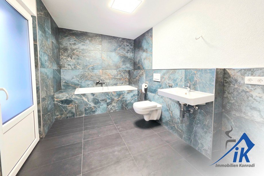 Badezimmer OG Doppelhaush�lfte Rodenbach