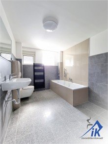 Badezimmer IK | Erfenbach : renovierte Wohnung im Erdgeschoss in guter Lage