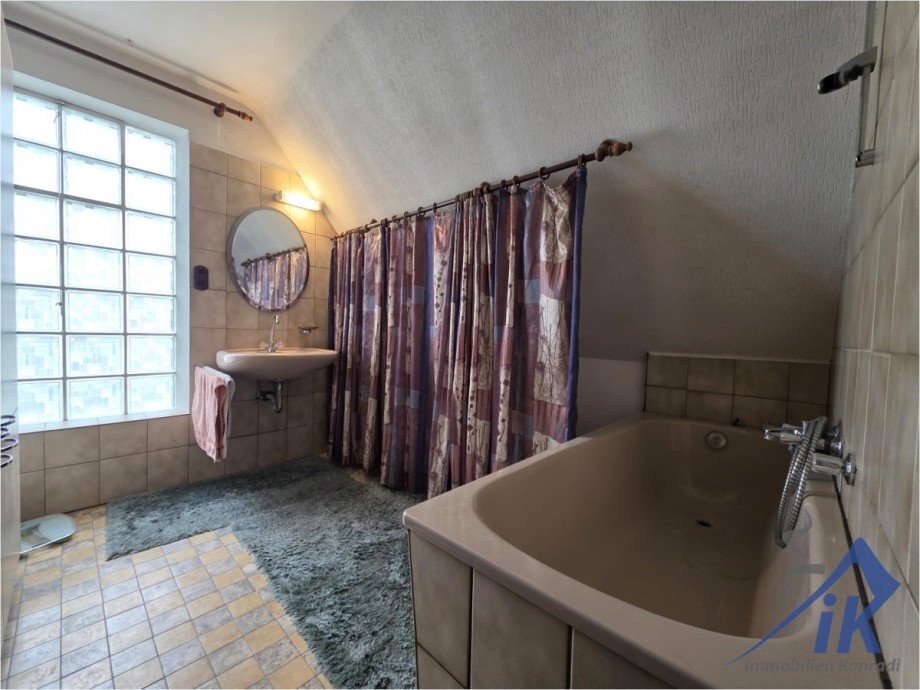 Badezimmer OG Einfamilienhaus Bischofsheim