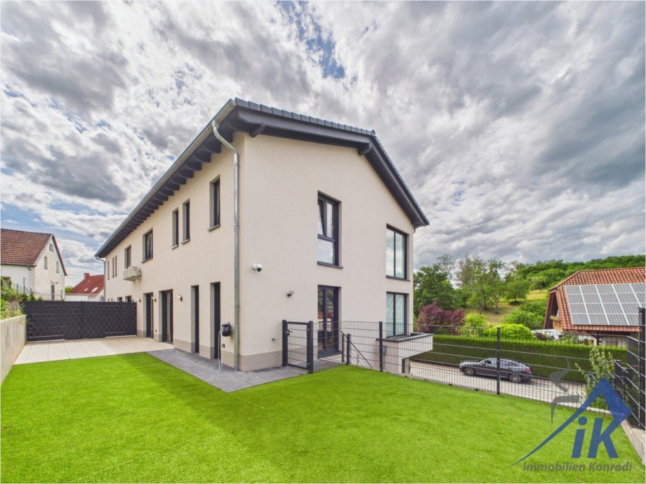 Garten Doppelhaush�lfte Br�cken