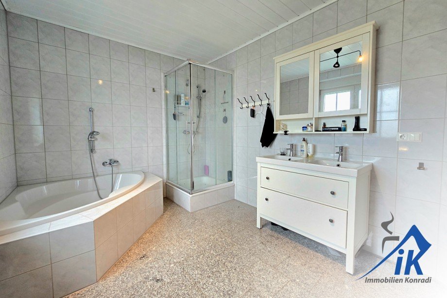 Badezimmer EG Einfamilienhaus Mackenbach